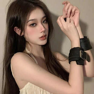 Handcuffs เซ็กซี่โลหะปรับ PU หนัง Plush Restraints ทาสเร้าอารมณ์ภรรยา Cuff เพศของเล่นสําหรับคู่ผู้ใหญ่เกมอุปกรณ์