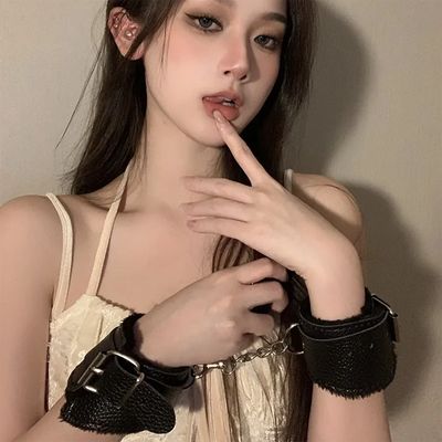 Handcuffs เซ็กซี่โลหะปรับ PU หนัง Plush Restraints ทาสเร้าอารมณ์ภรรยา Cuff เพศของเล่นสําหรับคู่ผู้ใหญ่เกมอุปกรณ์